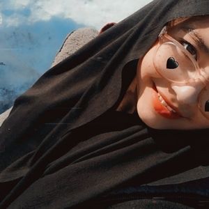 Meet your Posher, Hana